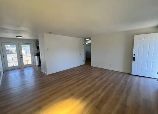 Property at R2212 - Pinewood Apartments - 2212 Carlson Rd, Vancouver, WA, 98661, 2 beds, 1 bath, [object Object]