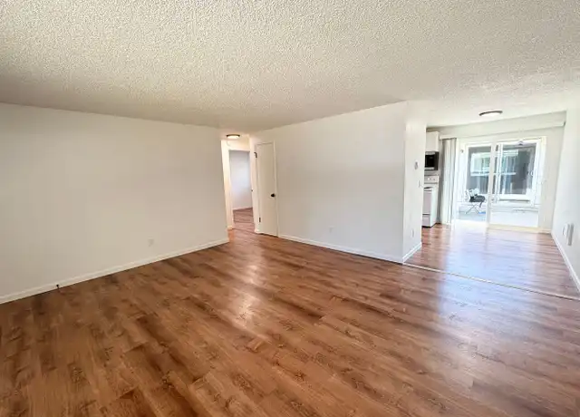 Property at R2212 - Pinewood Apartments - 2212 Carlson Rd, Vancouver, WA, 98661, 2 beds, 1 bath, [object Object]
