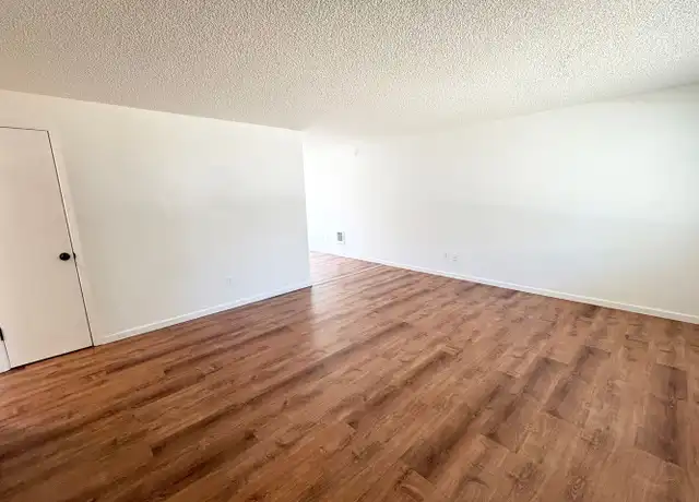 Property at R2212 - Pinewood Apartments - 2212 Carlson Rd, Vancouver, WA, 98661, 2 beds, 1 bath, [object Object]