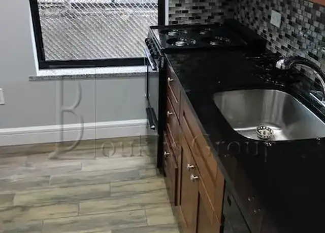 Property at 22-55 41st St Unit 2F, Queens, NY, 11105, 2 beds, 1 bath, [object Object]