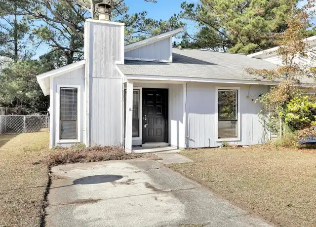 Property at 113 Village Cir, Jacksonville, NC, 28546, 2 beds, 1 bath, [object Object]