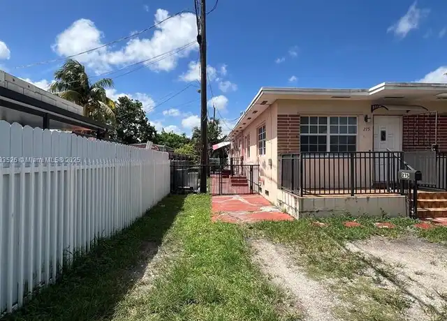 Property at 275 W 16th St, Hialeah, FL, 33010, 1 bed, 1 bath, [object Object]