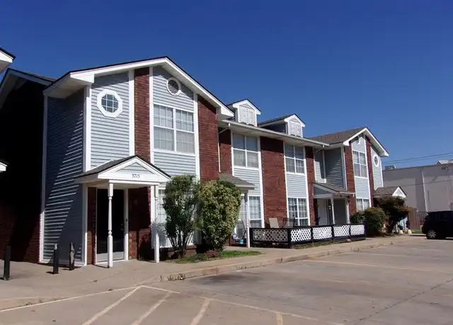 Property at 3715 N Saint Charles St, Warr Acres, OK, 73122, 2 beds, 1.5 baths, [object Object]