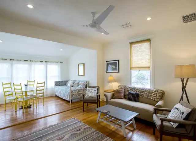 Property at 403 Gillespie St Unit Up, San Antonio, TX, 78212, 2 beds, 1 bath, [object Object]