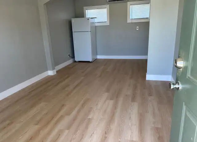 Property at 943 N Glendale St Unit 4, Wichita, KS, 67208, 1 bed, 1 bath, [object Object]