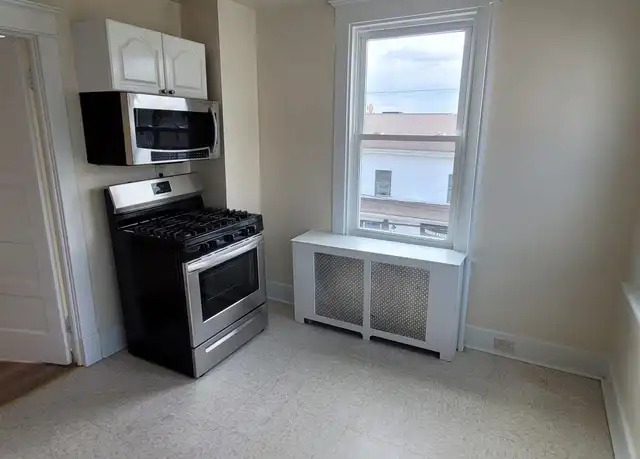 Property at 17 Main St Unit 2W, Irvington, NY, 10533, 3 beds, 1 bath, [object Object]