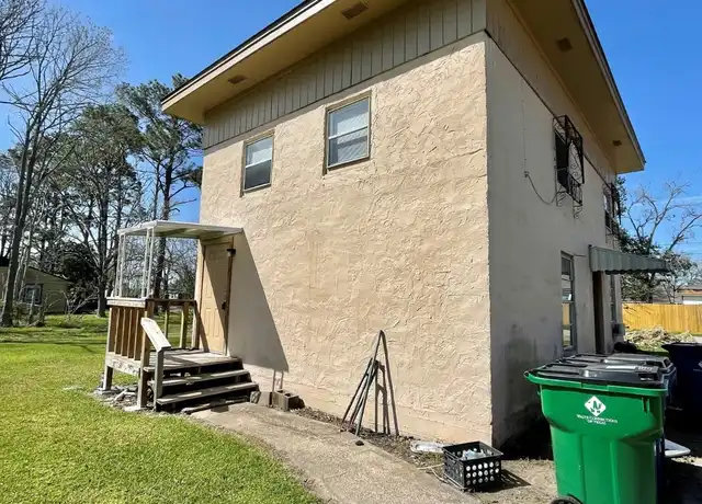Property at 1125 N Valderas St, Angleton, TX, 77515, 1 bed, 1 bath, [object Object]