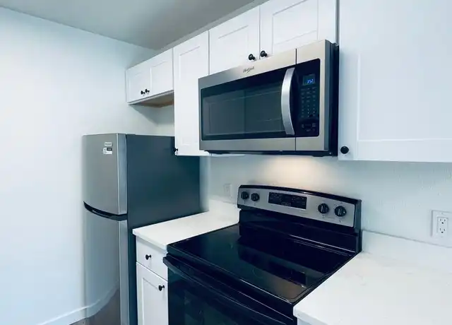 Property at 5630 California Ave SW Unit 24, Seattle, WA, 98136, 1 bed, 1 bath, [object Object]