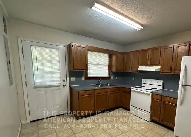 Property at 132 Crest Cir, Lexington, NC, 27295, 2 beds, 1 bath, [object Object]