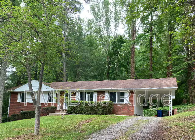 Property at 325 Comet Dr, Hendersonville, NC, 28791, 3 beds, 2 baths, [object Object]