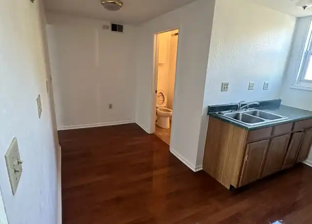 Property at 310 W Louis Glick Hwy Unit 2, Jackson, MI, 49201, 1 bed, 1 bath, [object Object]