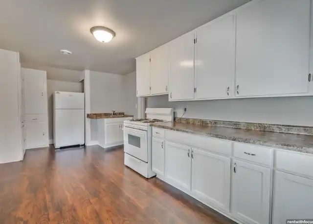 Property at 581 Mt Vernon St, Oshkosh, WI, 54901, 2 beds, 1 bath, [object Object]