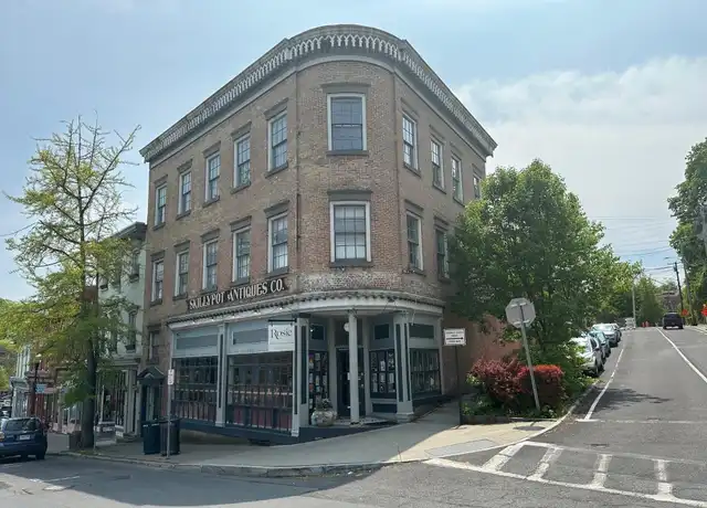 Property at 39 Broadway #1, Kingston, NY, 12401, 1 bed, 1 bath, [object Object]
