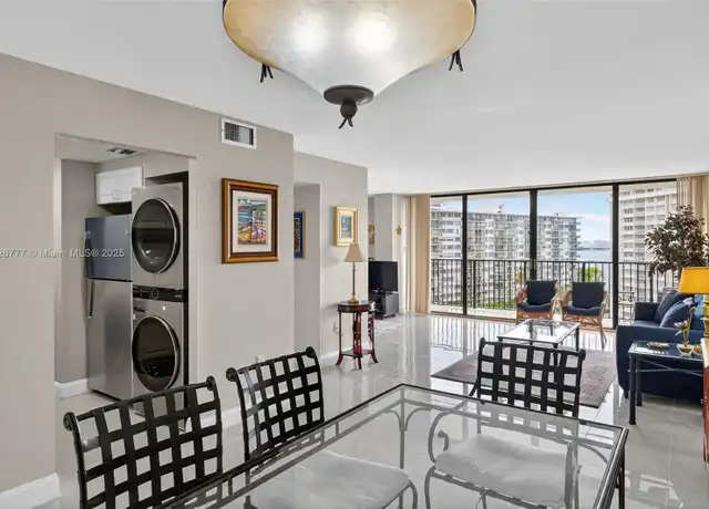 Property at 1450 Brickell Bay Dr #1011, Miami, FL, 33131, 1 bed, 2 baths, [object Object]