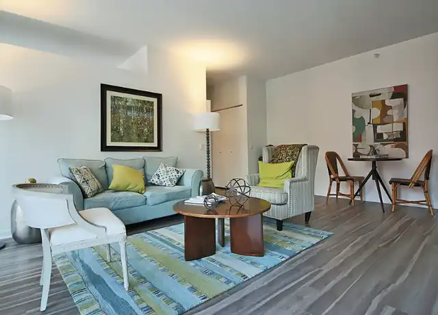 Property at 125 W Chicago Ave, Chicago, IL, 60654, 1 bed, 1 bath, [object Object]