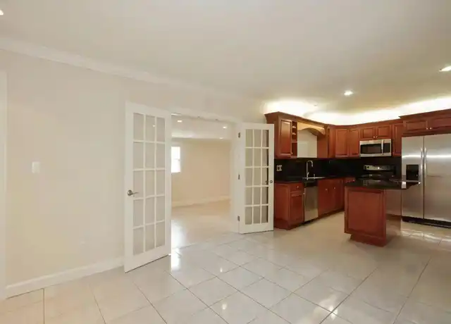 Property at 9400 NW 19th St, Pembroke Pines, FL, 33024, 3 beds, 2 baths, [object Object]