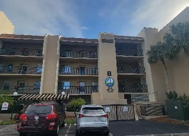 Property at 90 S Highland Ave, Tarpon Springs, FL, 34689, 2 beds, 2 baths, [object Object]