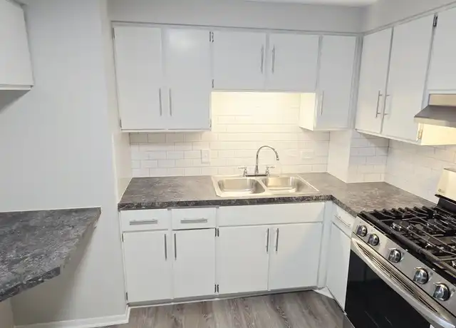 Property at 11011 S Lloyd Dr, Worth, IL, 60482, 2 beds, 1 bath, [object Object]