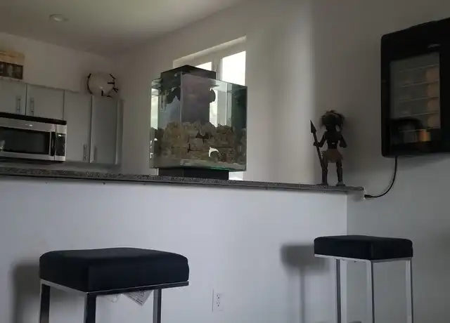 Property at 1140 NW 18th Pl, Miami, FL, 33125, 1 bed, 1 bath, [object Object]