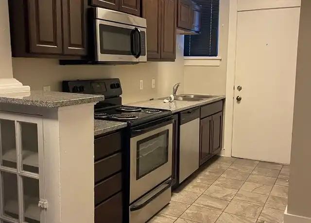 Property at 812 N 33rd St Unit 2, Omaha, NE, 68131, 1 bed, 1 bath, [object Object]