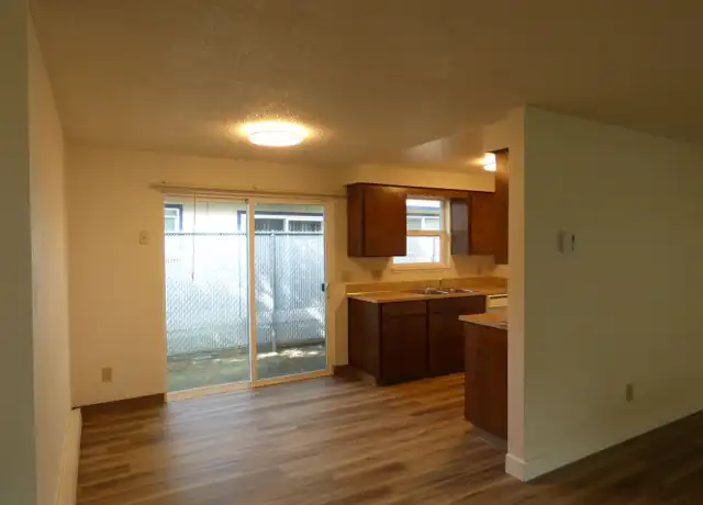 Property at 1160 18th St SE Unit 1160, Salem, OR, 97302, 2 beds, 1 bath, [object Object]