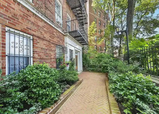 Property at 25 Minetta Ln, New York, NY, 10012, 0 beds, 1 bath, [object Object]