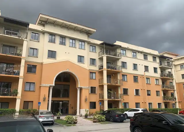 Property at 9340 Fontainebleau Blvd Unit W306, Miami, FL, 33172, 3 beds, 2 baths, [object Object]