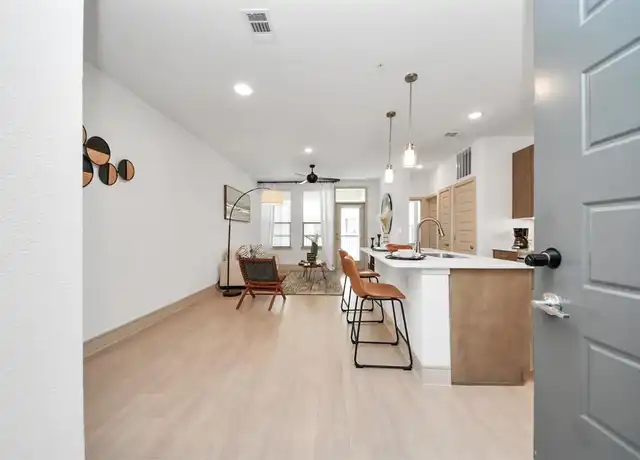 Property at 4840 N Shepherd Dr Unit 3302, Houston, TX, 77018, 1 bed, 1 bath, [object Object]
