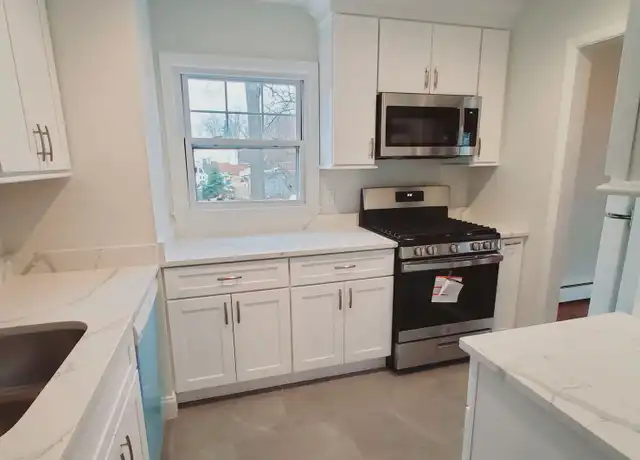 Property at 66 Euclid Ave Unit C, Stamford, CT, 06902, 3 beds, 1 bath, [object Object]
