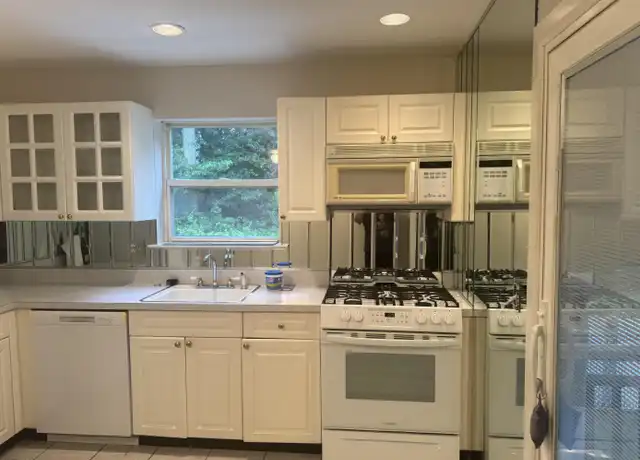 Property at 207 Lorraine Loop, Staten Island, NY, 10309, 2 beds, 1.5 baths, [object Object]