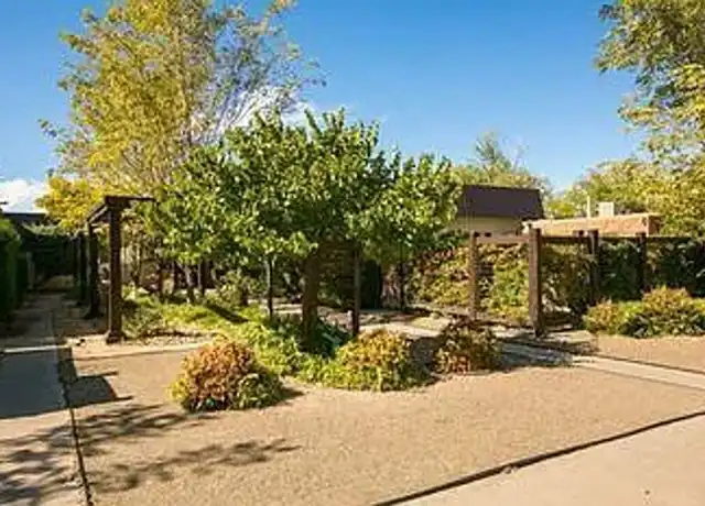 Property at 537 Valencia Dr SE Unit 2, Albuquerque, NM, 87108, 1 bed, 1 bath, [object Object]