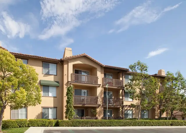 Photo of 100 Robinson Dr, Tustin, CA 92782