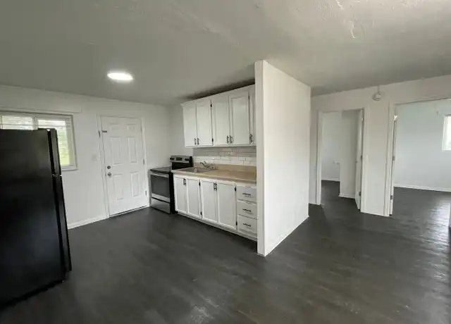 Property at 2016 SW 6th St, Ocala, FL, 34471, 2 beds, 1 bath, [object Object]