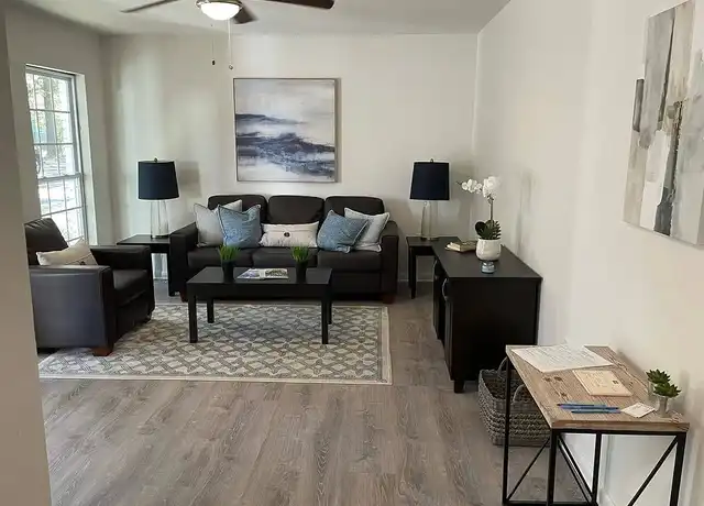 Property at Old Shell Commons - 1254 Old Shell Rd, Mobile, AL, 36604, 1-2 bed, 1 bath, [object Object]