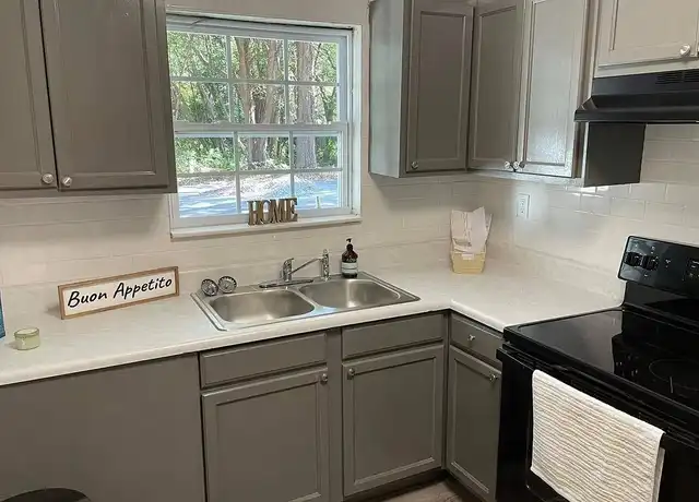 Property at Old Shell Commons - 1254 Old Shell Rd, Mobile, AL, 36604, 1-2 bed, 1 bath, [object Object]