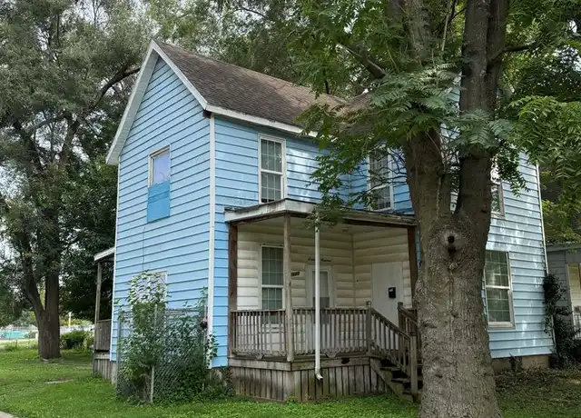 Property at 1600 S 8th St, Springfield, IL, 62703, 4 beds, 1.5 baths, [object Object]