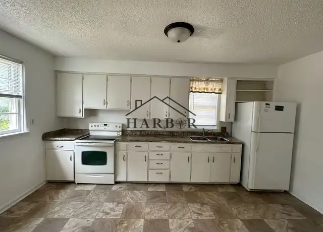 Property at 315 5th Ave NW, Rochester, MN, 55901, 4 beds, 2 baths, [object Object]