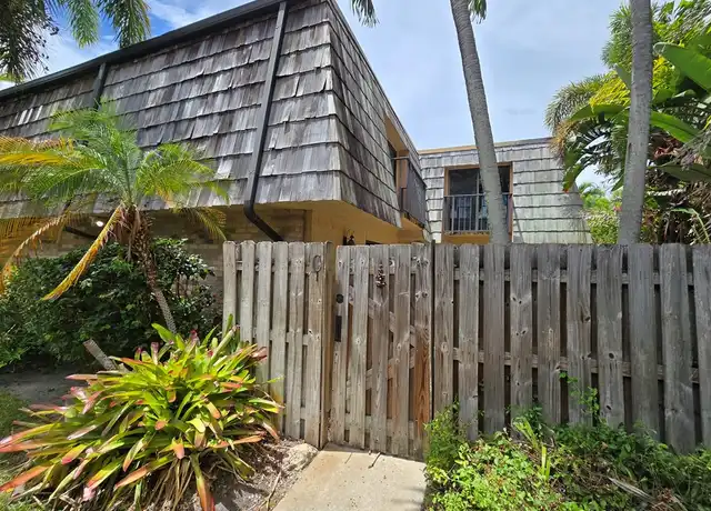 Property at 320 E Waverly Pl, Vero Beach, FL, 32960, 2 beds, 2.5 baths, [object Object]