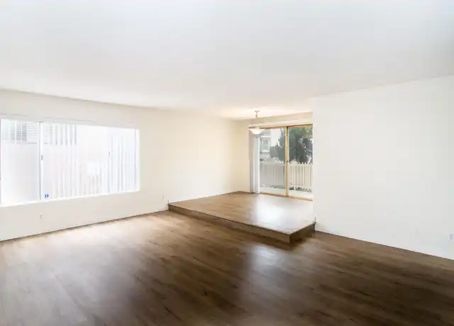 Property at 1122 9th St, Santa Monica, CA, 90403, 1 bed, 1 bath, [object Object]
