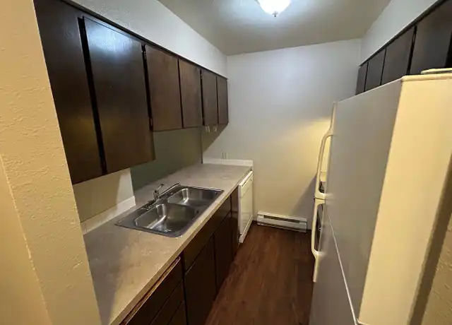 Property at 1015 S Walnut Pl, Spokane, WA, 99204, 1 bed, 1 bath, [object Object]