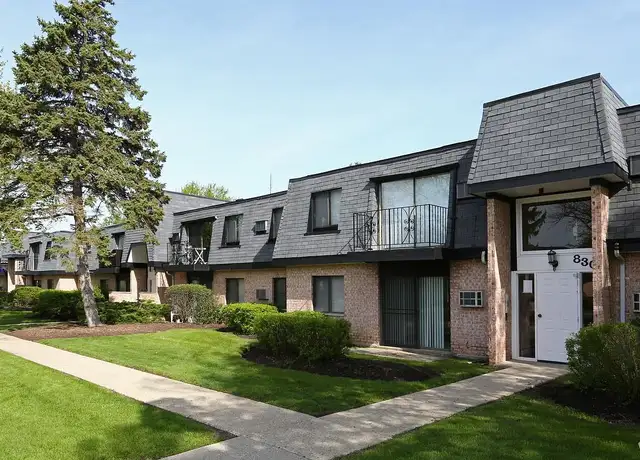 Photo of 300 Lakeside Dr, Vernon Hills, IL 60061