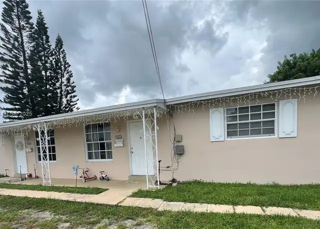 Property at 200 SW 11th St Unit 2-2, Hallandale Beach, FL, 33009, 2 beds, 1 bath, [object Object]