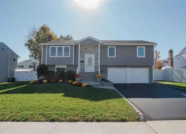 Property at 4 Splitrail Pl, Commack, NY, 11725, 5 beds, 3 baths, [object Object]