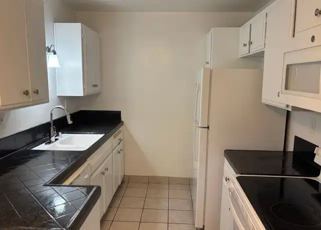 Property at Villa Point Loma - 3748 Curtis St, San Diego, CA, 92106, 1 bed, 1 bath, [object Object]