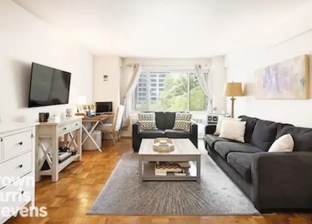 Property at 249 E 48th St Unit 9K, New York, NY, 10017, 0 beds, 1 bath, [object Object]