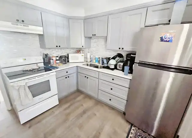 Property at 2123 W Farragut Ave, Chicago, IL, 60625, 1 bed, 1 bath, [object Object]