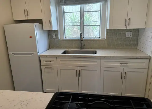 Photo of 400 N Doheny Dr, West Hollywood, CA 90048