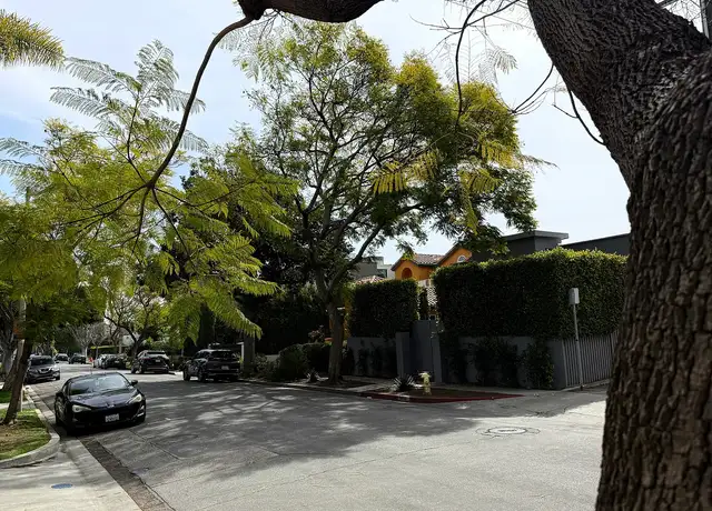 Photo of 400 N Doheny Dr, West Hollywood, CA 90048