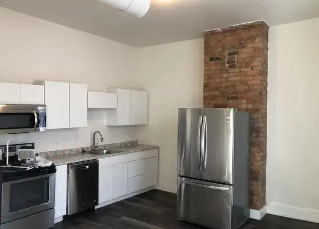 Property at 225 Gilman Ave Unit 2, Cincinnati, OH, 45219, 2 beds, 1 bath, [object Object]