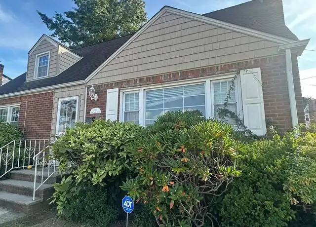 Property at 1099 Park Ln N, Franklin Square, NY, 11010, 4 beds, 1 bath, [object Object]